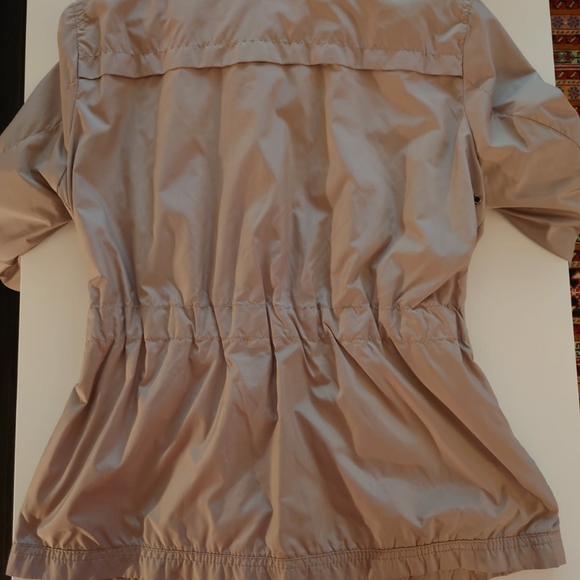 Light Raincoat - Picture 10 of 10